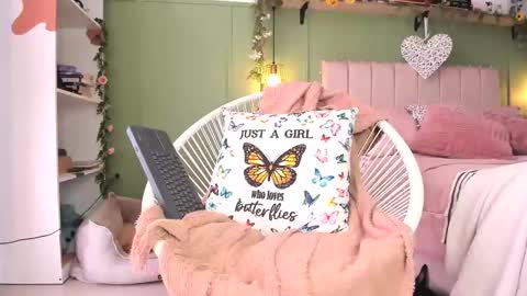 Snapshot of ana_jasper chatting on 02.14.25 Ana Maria online show from 02.14.25