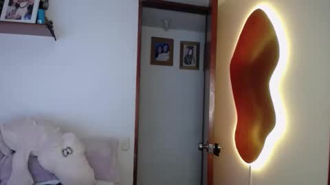 Snapshot of ana_m_ chatting on 10.29.25 Ana online show from 10.29.25