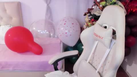 Im anna but you can call me as you want online show from 12.18.24