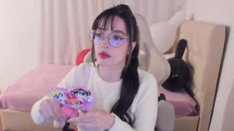 Im anna but you can call me as you want online show from 10.17.25