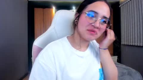 Snapshot of ana_taylor2 chatting on 02.07.25 Ana online show from 02.07.25