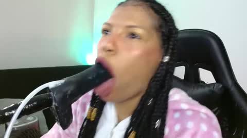 Snapshot of anabel693 chatting on 01.19.25 anabel alice gandara online show from 01.19.25