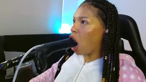 Snapshot of anabel693 chatting on 01.19.25 anabel alice gandara online show from 01.19.25