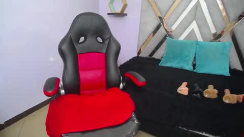 Snapshot of anabella_thompson chatting on 10.20.25 Anabella online show from 10.20.25