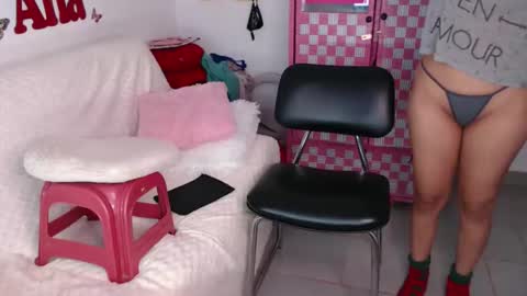 Snapshot of anabellered chatting on 11.19.25 Ana online show from 11.19.25