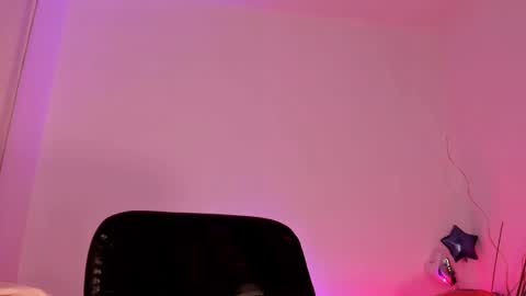 Snapshot of anabelwolf chatting on 02.18.25 ANABEL WOLF online show from 02.18.25