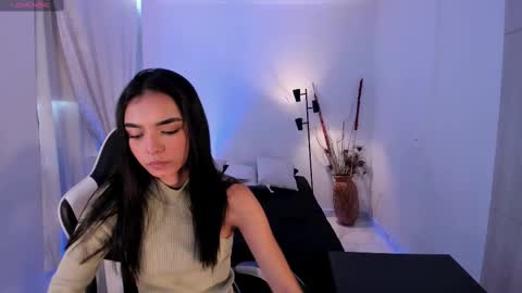 Snapshot of anabelwolf chatting on 09.17.25 ANABEL WOLF online show from 09.17.25