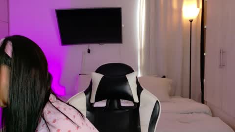 Snapshot of anabelwolf chatting on 09.27.25 ANABEL WOLF online show from 09.27.25