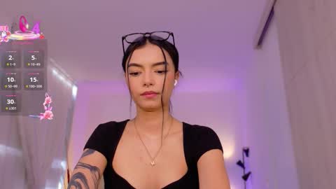 Snapshot of anabelwolf chatting on 10.17.25 ANABEL WOLF online show from 10.17.25