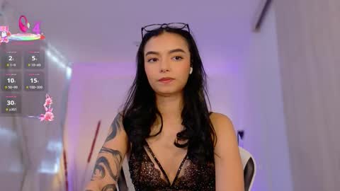 Snapshot of anabelwolf chatting on 10.20.25 ANABEL WOLF online show from 10.20.25