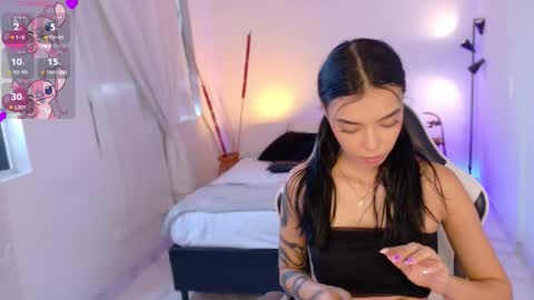 Snapshot of anabelwolf chatting on 10.29.25 ANABEL WOLF online show from 10.29.25