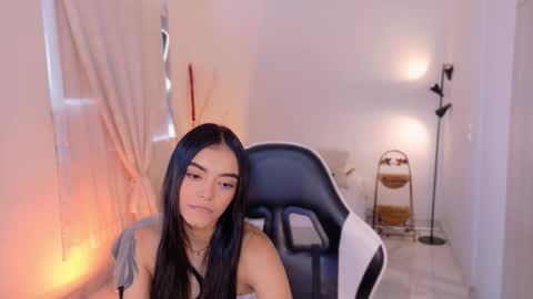 Snapshot of anabelwolf chatting on 11.13.25 ANABEL WOLF online show from 11.13.25