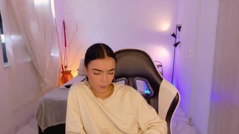 Snapshot of anabelwolf chatting on 11.29.25 ANABEL WOLF online show from 11.29.25