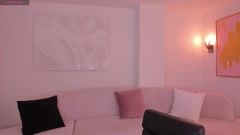 Snapshot of anadurant chatting on 02.19.25 Ana online show from 02.19.25