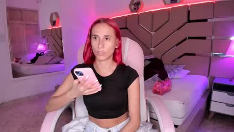 Snapshot of anahi__18 chatting on 03.01.25 Anahi online show from 03.01.25