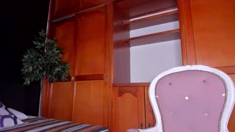 Snapshot of anahi__18 chatting on 10.23.25 Anahi online show from 10.23.25