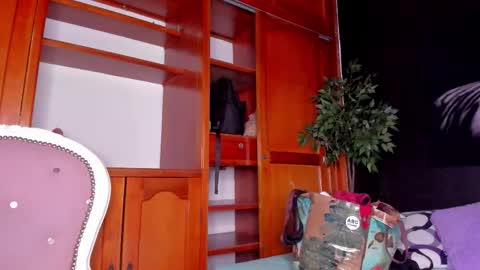 Snapshot of anahi__18 chatting on 11.12.25 Anahi online show from 11.12.25