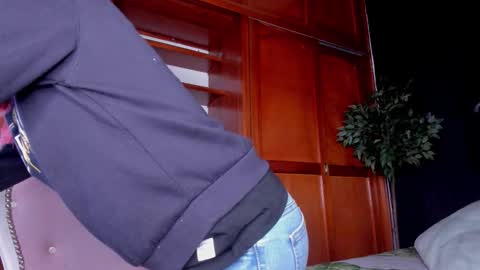 Anahi online show from 12.16.25