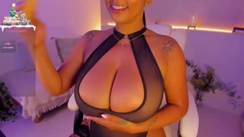 Snapshot of anahi_ryan chatting on 12.17.24 Ana online show from 12.17.24