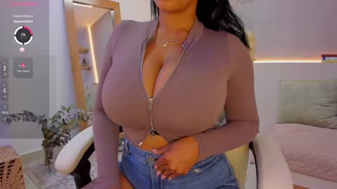 Snapshot of anahi_ryan chatting on 01.27.25 Ana online show from 01.27.25