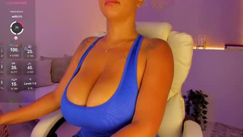 Snapshot of anahi_ryan chatting on 02.27.25 Ana online show from 02.27.25