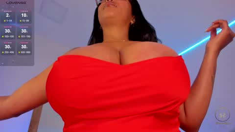 Snapshot of anahi_ryan chatting on 11.07.25 Ana online show from 11.07.25