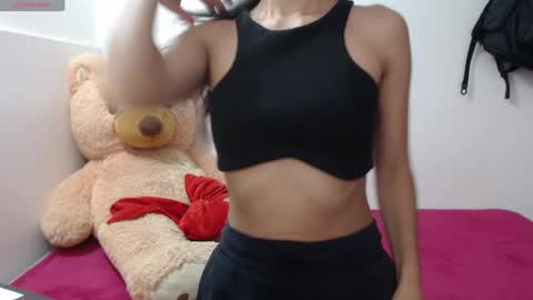 Snapshot of anahibrowns95 chatting on 06.25.26 Anahi Browns online show from 06.25.26