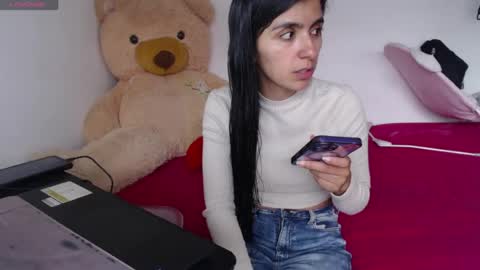 Snapshot of anahibrowns95 chatting on 07.17.26 Anahi Browns online show from 07.17.26