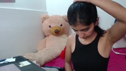 Snapshot of anahibrowns95 chatting on 07.21.26 Anahi Browns online show from 07.21.26