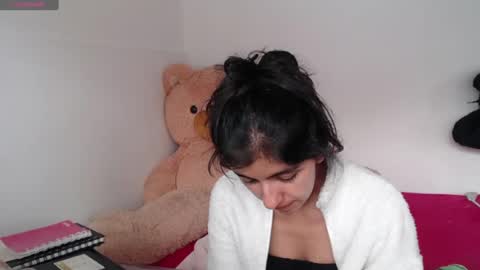 Snapshot of anahibrowns95 chatting on 07.28.26 Anahi Browns online show from 07.28.26