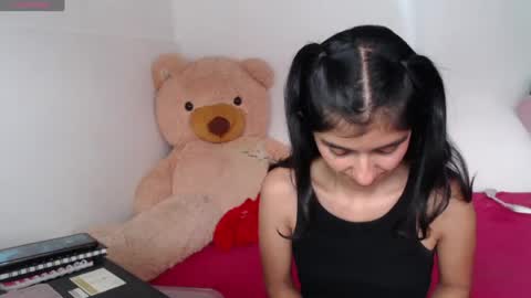 Snapshot of anahibrowns95 chatting on 07.30.26 Anahi Browns online show from 07.30.26