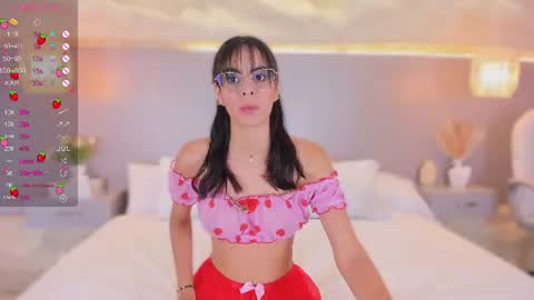 Snapshot of anahinclar chatting on 06.18.26 Anahin online show from 06.18.26