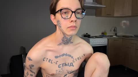 Snapshot of anahori_simon chatting on 12.13.24 simon online show from 12.13.24