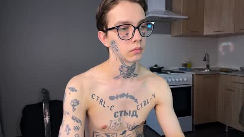 Snapshot of anahori_simon chatting on 12.14.24 simon online show from 12.14.24