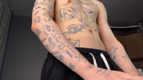 Snapshot of anahori_simon chatting on 12.15.24 simon online show from 12.15.24