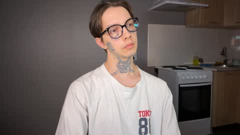 Snapshot of anahori_simon chatting on 12.20.24 simon online show from 12.20.24