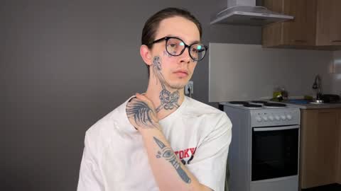 Snapshot of anahori_simon chatting on 12.21.24 simon online show from 12.21.24