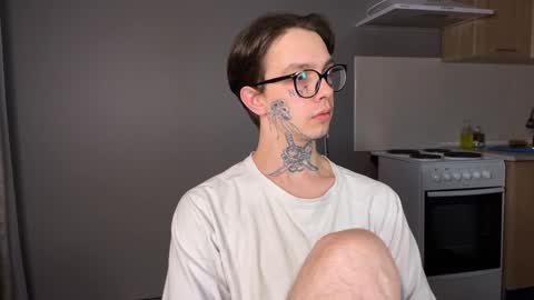 Snapshot of anahori_simon chatting on 12.21.24 simon online show from 12.21.24