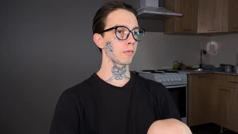 Snapshot of anahori_simon chatting on 12.28.24 simon online show from 12.28.24