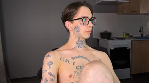 Snapshot of anahori_simon chatting on 12.28.24 simon online show from 12.28.24