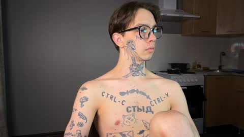 Snapshot of anahori_simon chatting on 01.01.25 simon online show from 01.01.25