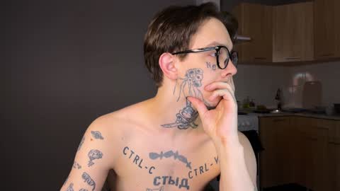 Snapshot of anahori_simon chatting on 01.01.25 simon online show from 01.01.25