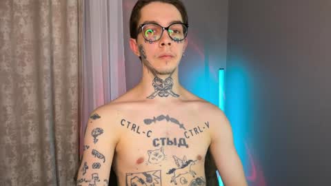 Snapshot of anahori_simon chatting on 01.04.25 simon online show from 01.04.25