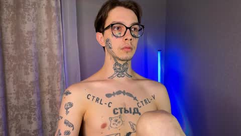 Snapshot of anahori_simon chatting on 01.05.25 simon online show from 01.05.25