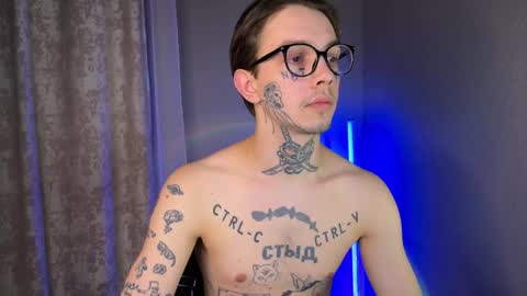 Snapshot of anahori_simon chatting on 01.06.25 simon online show from 01.06.25