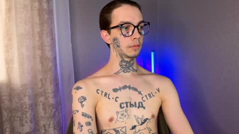 Snapshot of anahori_simon chatting on 01.08.25 simon online show from 01.08.25