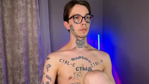 Snapshot of anahori_simon chatting on 01.08.25 simon online show from 01.08.25