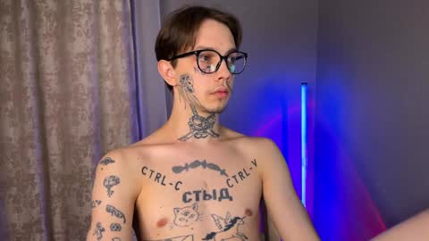 Snapshot of anahori_simon chatting on 01.08.25 simon online show from 01.08.25