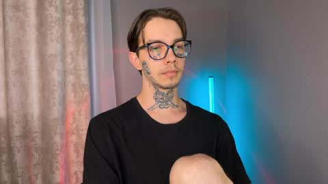 Snapshot of anahori_simon chatting on 01.12.25 simon online show from 01.12.25