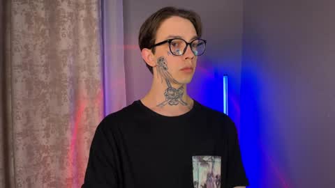 Snapshot of anahori_simon chatting on 01.12.25 simon online show from 01.12.25